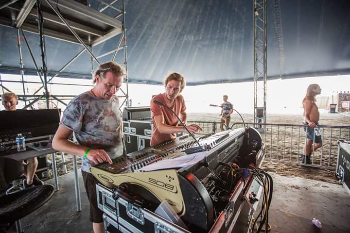 De technici hebben alles helemaal onder controle, dat zie je. Nu <a href="/MOOIBOYLIFE/">STEPHERDXSKINTO</a> en straks <a href="/ChefSpecial/">Chef'Special</a>! #glemmer15