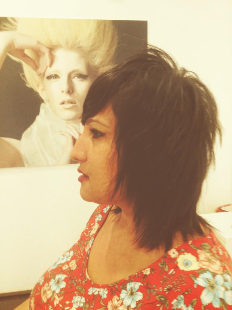 mattcomberhair's tweet photo. @Hairofleigh1969 #cuttingitfine #nogradiation #softshortlayering #disconnection #greatwaytoendmydayx http://t.co/JixnR1LljX