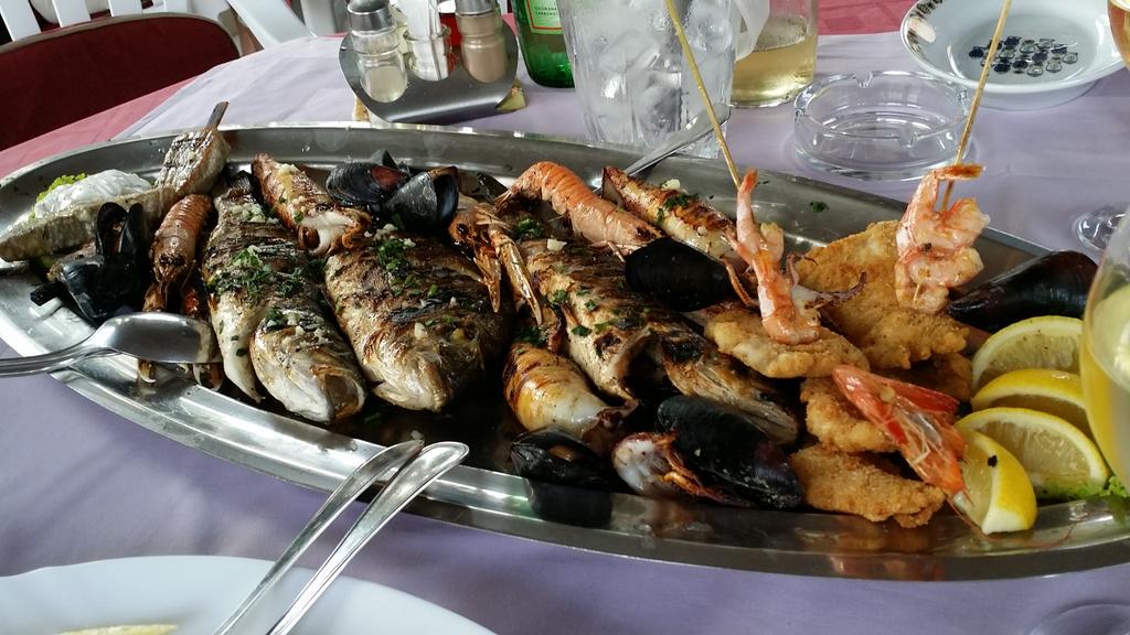 WeiszAn's tweet photo. #FeelZadar #Zadar #Dalmacija #Hrvatska #DobarTek #JamJamJam #GrillMix #Holiday http://t.co/ZzGcVLLXVa