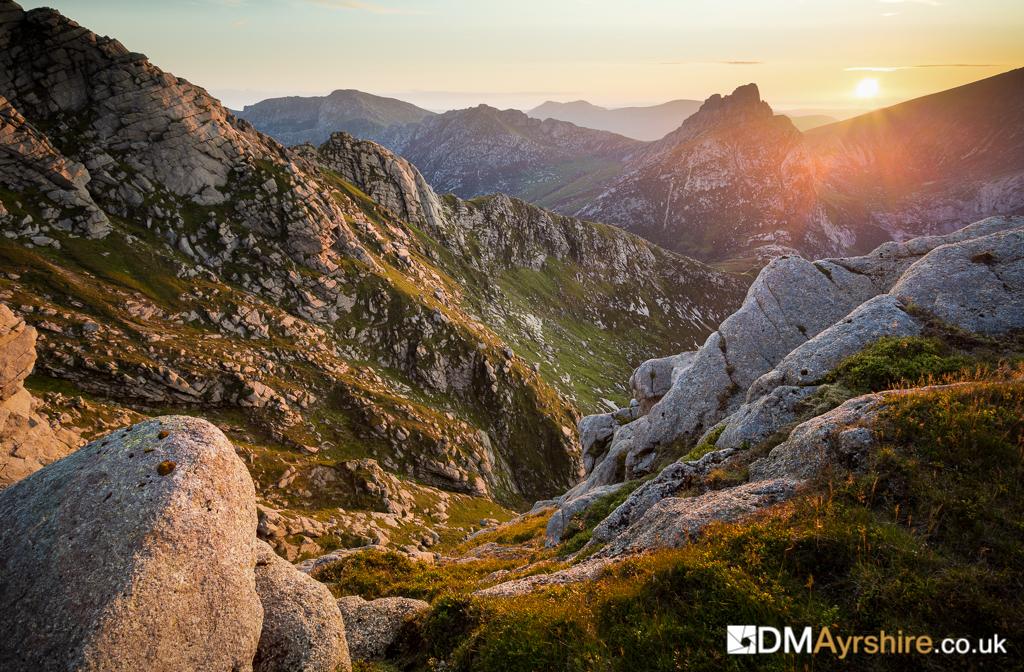 How bad can one night in a tent with two Beagles and an inflatable double bed get? fourleggedpal.com/2015/08/22/mr-…