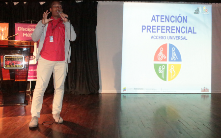 Foro de atención preferencial estimula el trato adecuado de personas con discapacidad bit.ly/1WHMOND