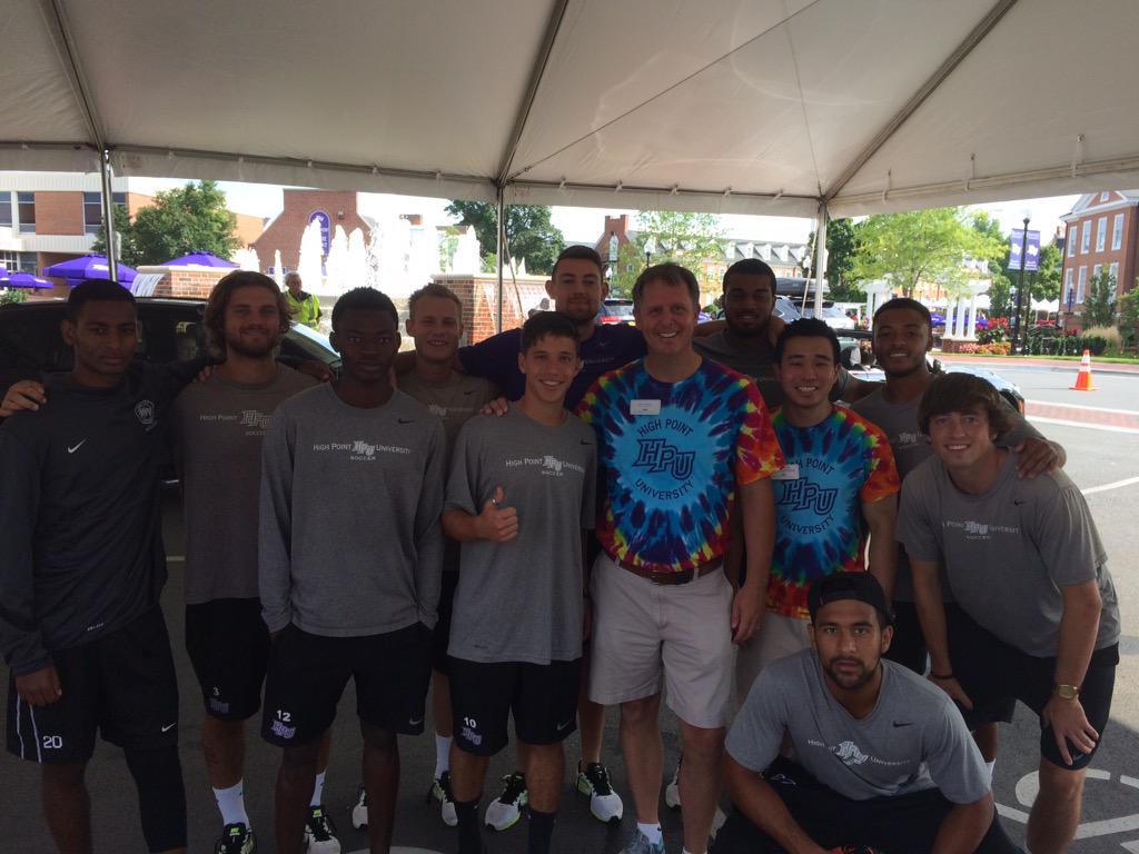 HPUMSOCCER's tweet image. Dan Hauser, Chris Wood &amp;amp; Men's Soccer working at #HPUMoveIn today at @HighPointU. #GoHPU @HighPointSports