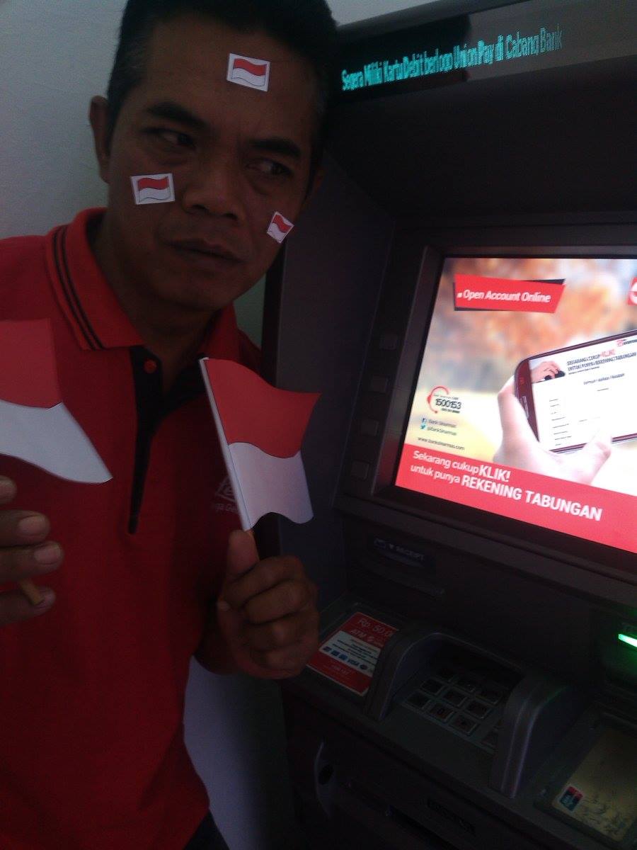 Anggit__'s tweet photo. Merdeka Indonesia. Ayo menabung di Bank Sinarmas.Lokasi Grand Wisata Bekasi @BankSinarmas #SelfieMerdekaSimasATM http://t.co/pb7dJLdWJO