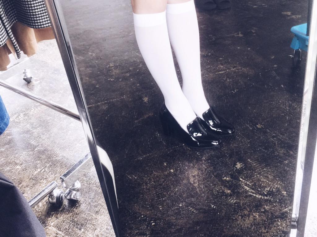 江野沢愛美 今日はたくさん寝る 写真は私の好きなフォルムです 黒靴に白ソックスの組み合わせは最強 最近は白ハイソとニーハイが私の流行りです おやすみなさい Http T Co Nab6qkysb4 Twitter 江野沢愛美 今日はたくさん寝る 写真は私の好きなフォルムです 黒靴に白ソックスの組み合わせは最強 最近は白ハイソとニーハイが私の流行りです おやすみなさい Http T Co Nab6qkysb4 Twitter