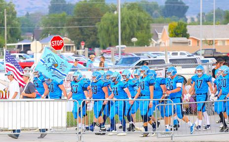DeseretSports's tweet photo. High school football: Salem Hills rolls over Delta 47-14. By Amberli Nelson and @monica_gibb | http://t.co/DRqjPGbJmA http://t.co/TjUVQvPbIw