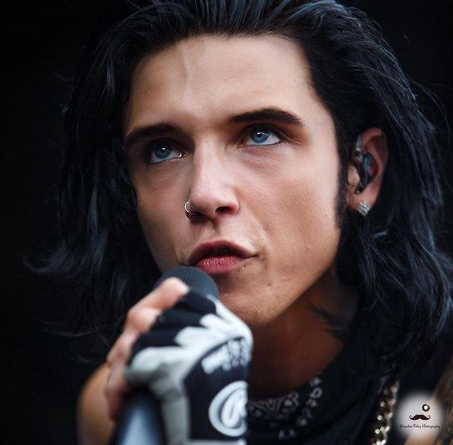 Andy Biersack Italy On Twitter New Pics Of Andy On Stage