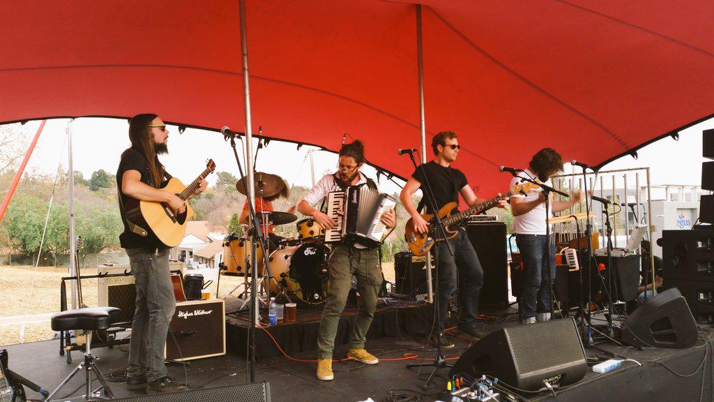 <a href="/MCATJ/">Mr Cat & The Jackal</a> putting a big grin on the crowds faces at <a href="/RiseShineFest/">Rise & Shine Fest</a>