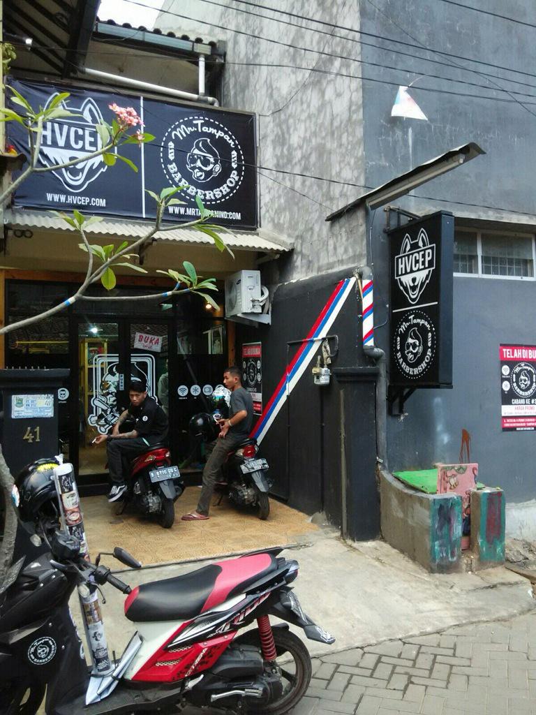 Mr. Tampan barbershop jl.tretes no.41 perum 2 bencongan karawaci tangerang. 
#barbershop #tangerang