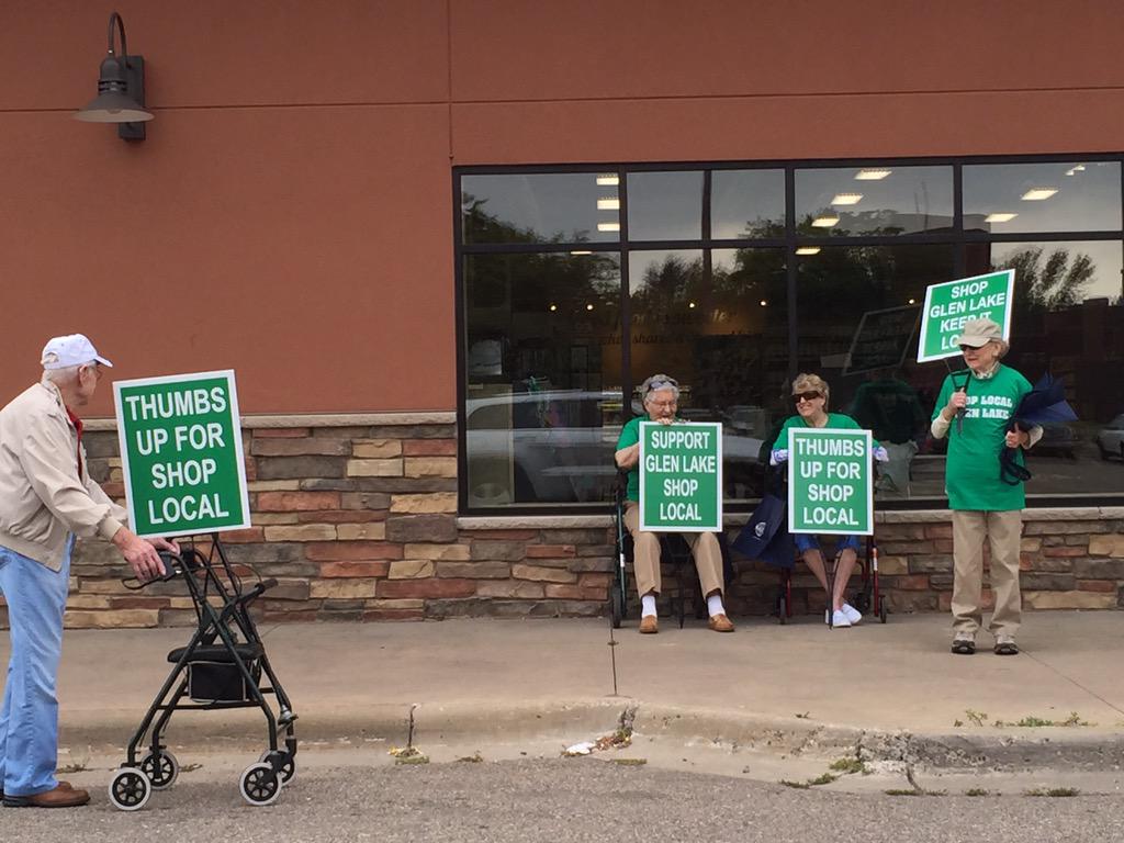 hedbeb's tweet photo. @fox9kmsp Dozens battling over new Glen Lake's grocery store. Locals vs Union supporters. http://t.co/Lk4hjGSk1N