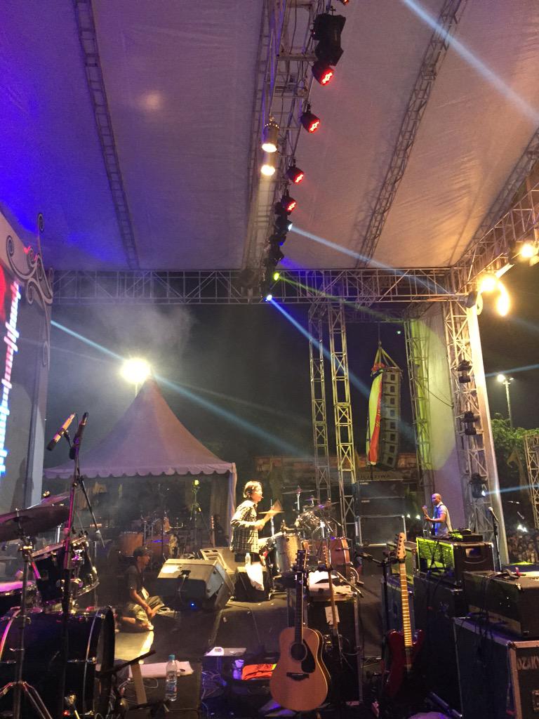 TimMarbun's tweet photo. SLANK!! Now on stage #KarnavalKhatulistiwa http://t.co/FRfwobadqw
