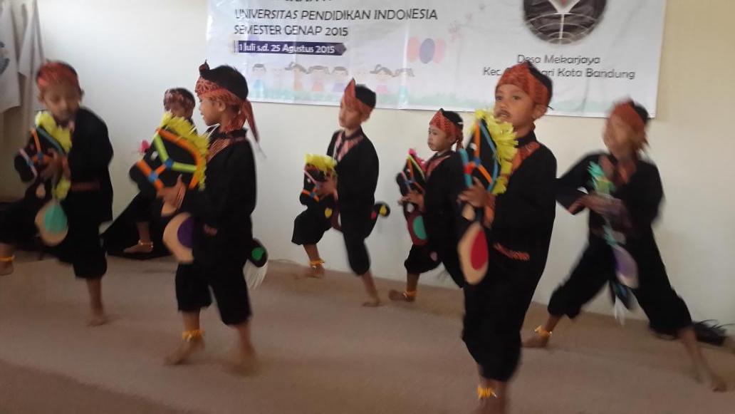 mekarjaya_sip's tweet photo. @ridwankamil @DiskominfoBdg @andri_darusman tampilan anak2 paud tampil lincah dan kreatif berkat bimb gurunya http://t.co/Nv51l5VSK0
