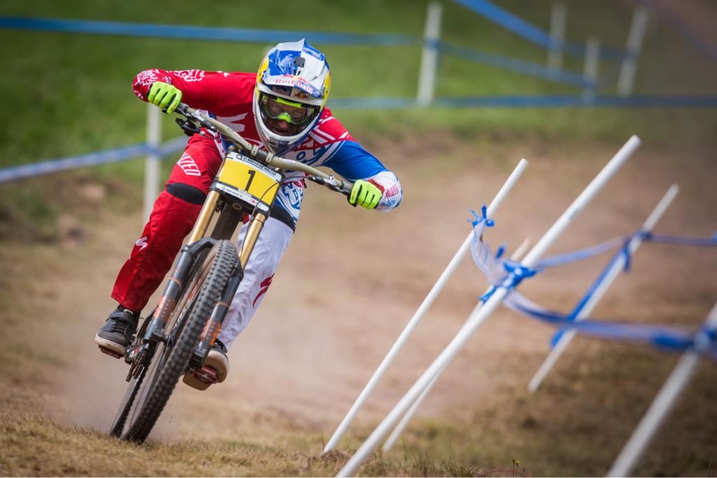 UCI_MTB's tweet image. The new 2015 UCI MTB World Cup Champions, @AaronGwin1 and @rachelatherton !! Well done!! #valdisole