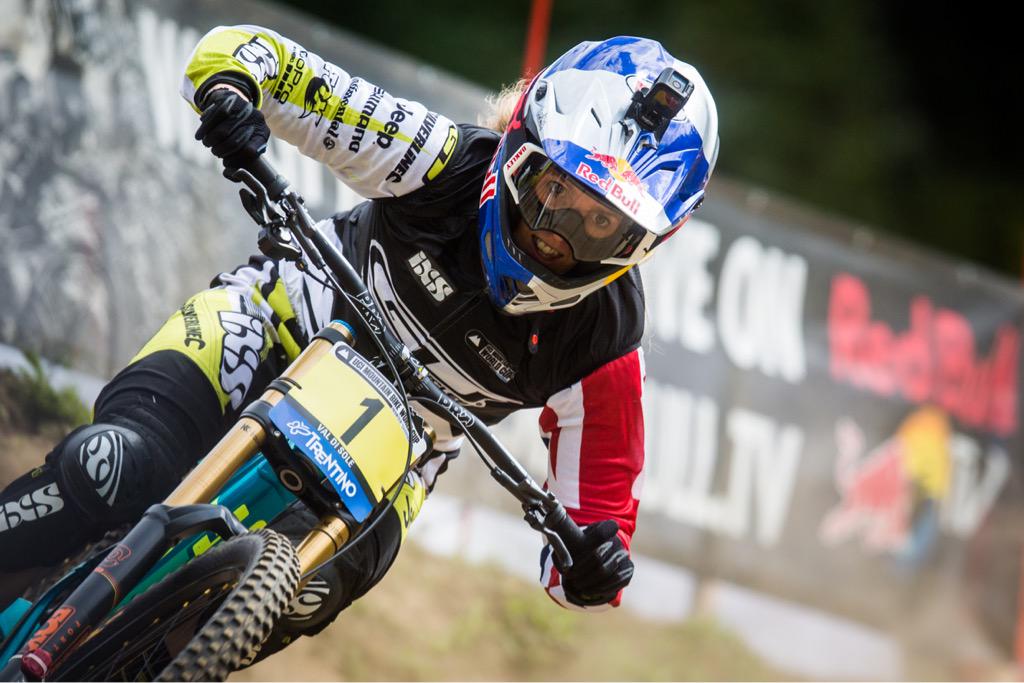 UCI_MTB's tweet image. The new 2015 UCI MTB World Cup Champions, @AaronGwin1 and @rachelatherton !! Well done!! #valdisole