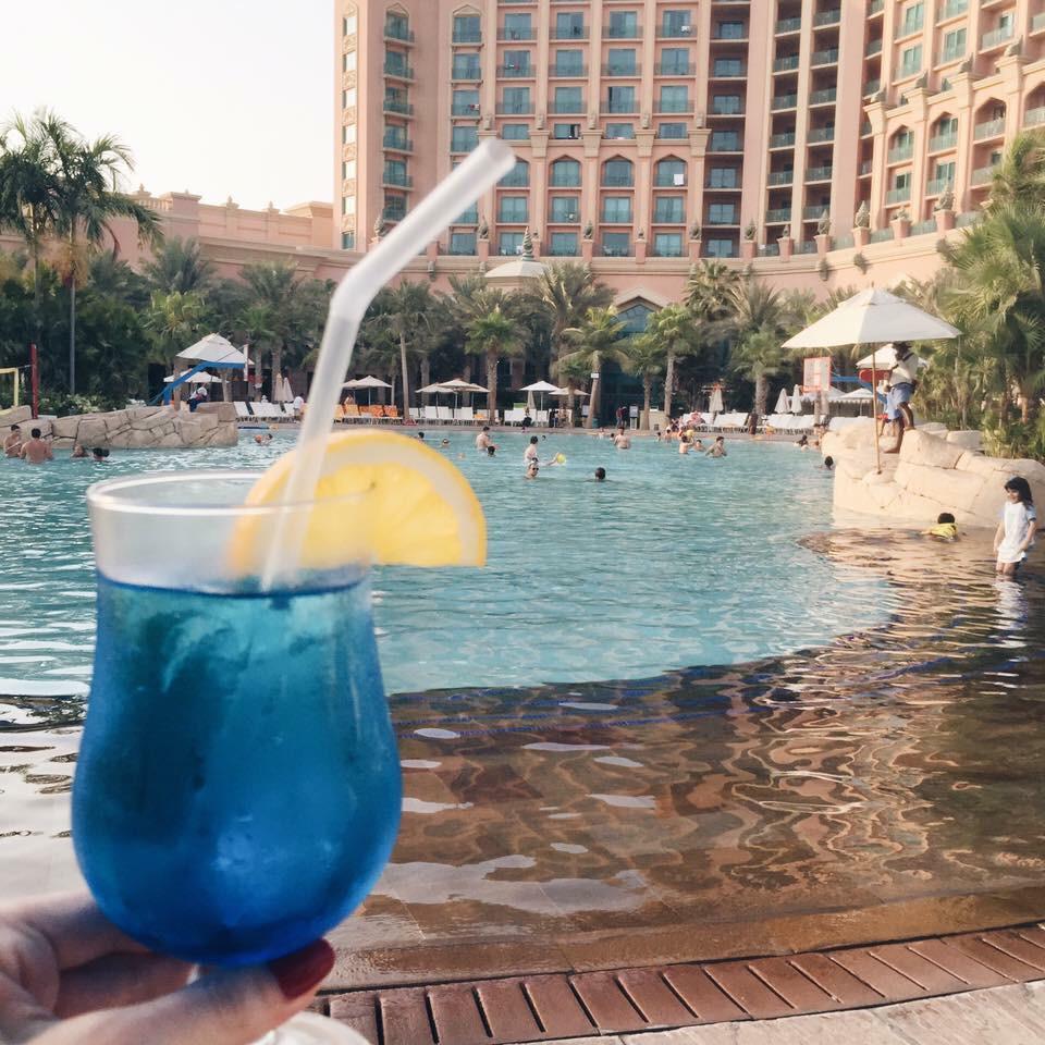 ATLANTIS's tweet image. Pool day 🍧 @NasimiBeach set-up has moved to the #ZeroEntry pool for summer 🏊🏻 #TheAtlantisLife