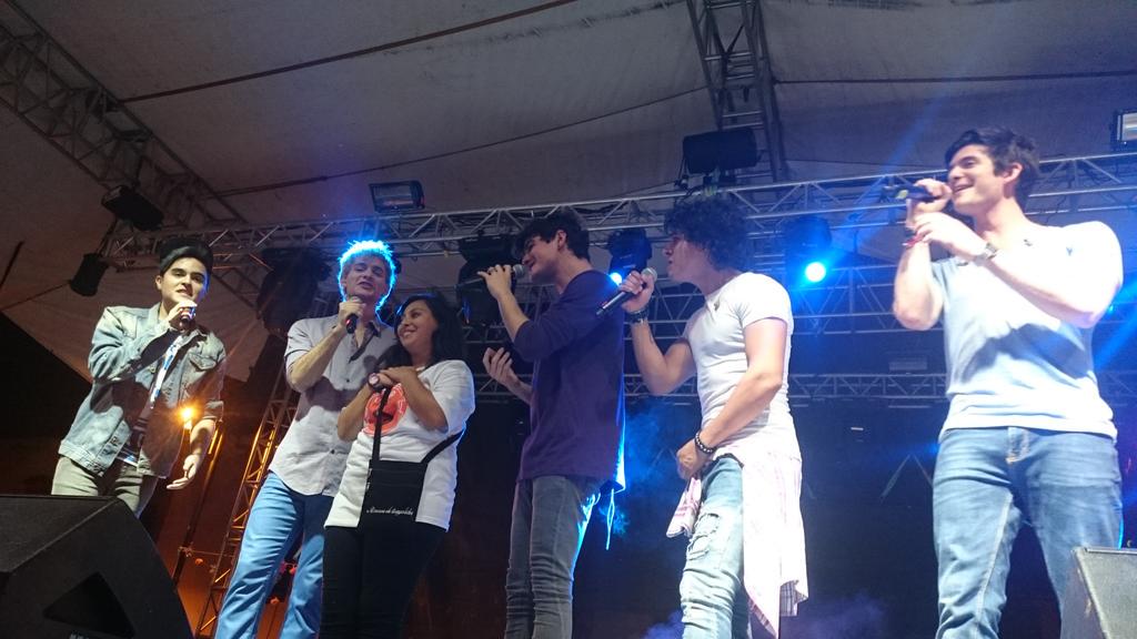 IMAJSMA's tweet photo. #IMAJSMA con @urbandfive @carlosbolio_  festejando el Día Internacional de la Juventud http://t.co/EeAzYFv8kf