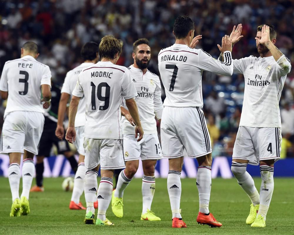bbva's tweet photo. El nuevo @RealMadrid de Benítez examina el regreso del @realsporting a la elite http://t.co/jNuMyZpjyb http://t.co/KXIhIszpm3