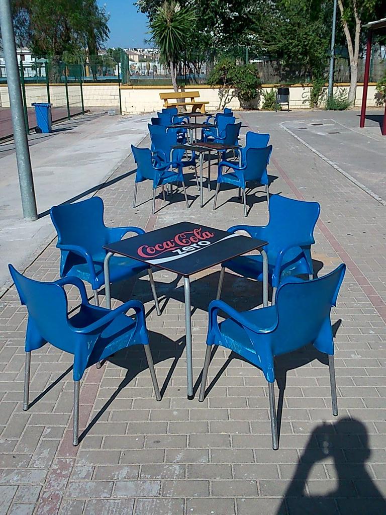 CDTartessos's tweet photo. Otra mejora con respecto a los años anteriores, terraza de mesas y sillas en el #Tartessos3x3 http://t.co/NFPJ05Vv3f
