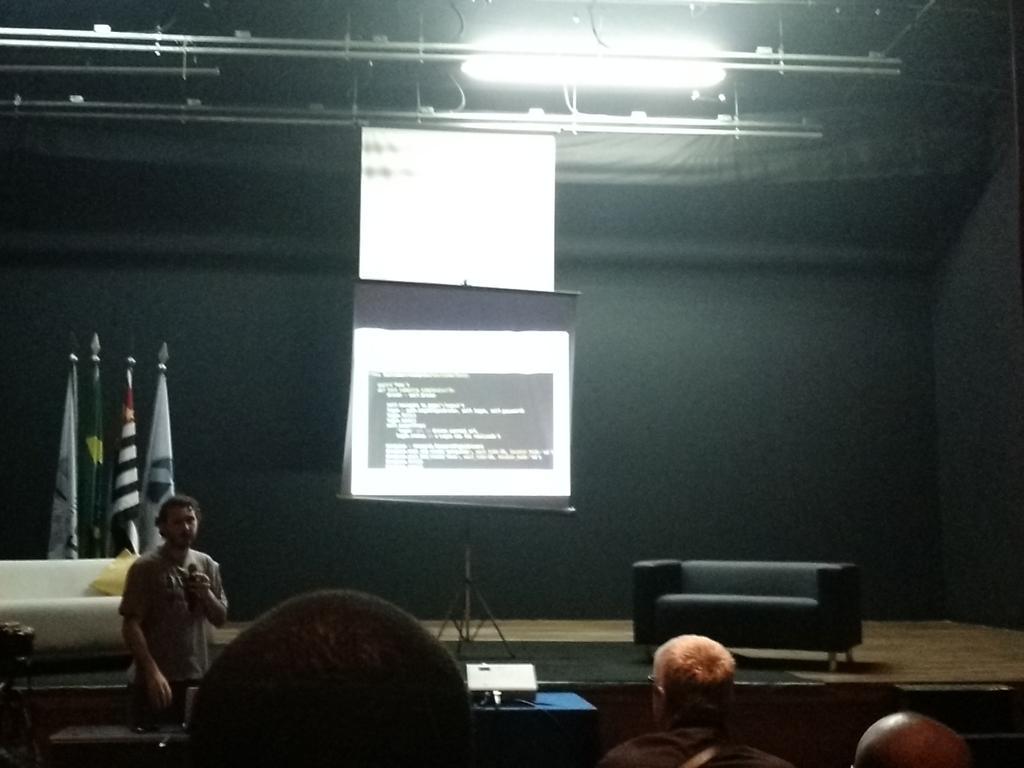 dddwebdeveloper's tweet image. Jayme Neto falando sobre #selenium e #pageObject aqui no @grupysp :)