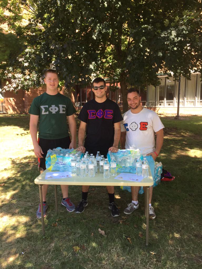 ValpoSigEp's tweet photo. Come out and get some free water!! We are by alumni hall! #welcomeweek #GoValpo #movein2k15 http://t.co/57gkAGEYb5