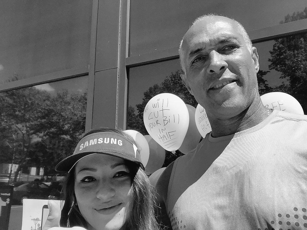 AdcommFairfax's tweet image. @SellWithLG GOT ONE LG TABLET OVER HEREEEE!! @AdcommDigitelHQ @SprintNERegion #TableEvent 😊😅