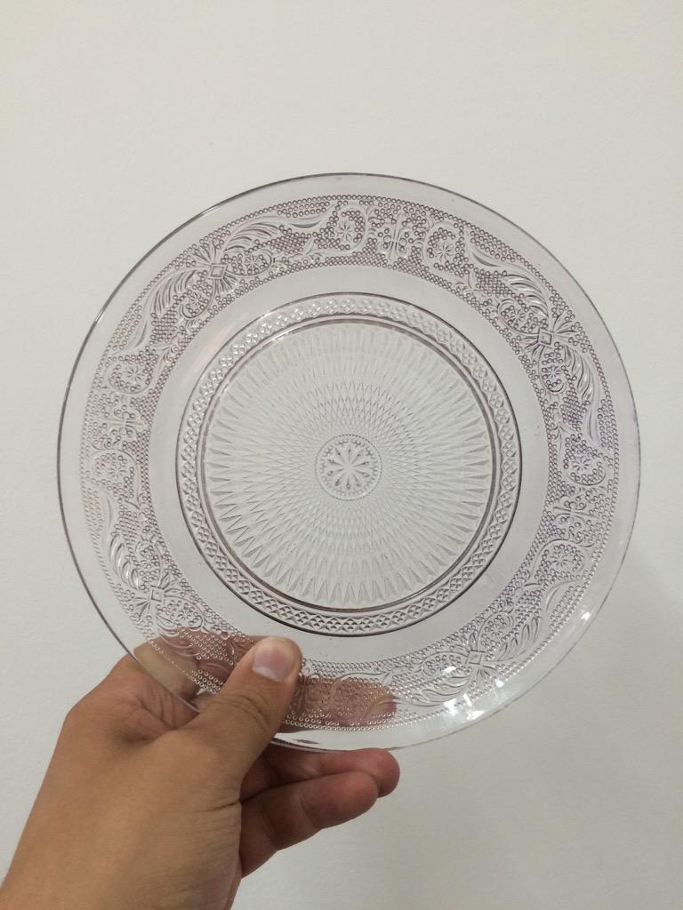 TradePointMink's tweet photo. Glazen bord 20 cm. Circa 5000 stuks, leverbaar in 6 kleuren. #partijhandel #decoratieglas #TPM http://t.co/mNFw7VhPRn