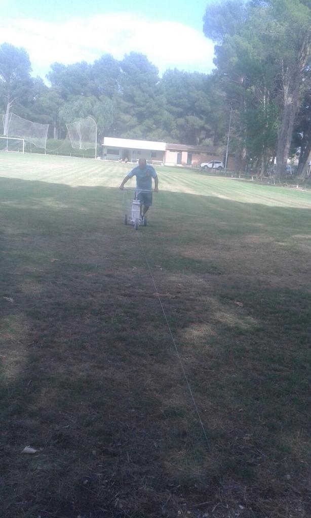 Mañana domingo 2º partido de pretemporada, en el campo el pinar ante <a href="/santa_cf/">C.F. Santa Anastasia</a> a las 17:00. He aquí el presi marcando