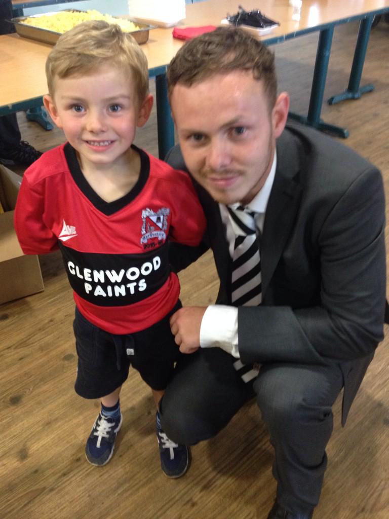 Our man of the match Nathan Cartman with his wonderful son @Official_Darlo #wellplayed #proudsponsers