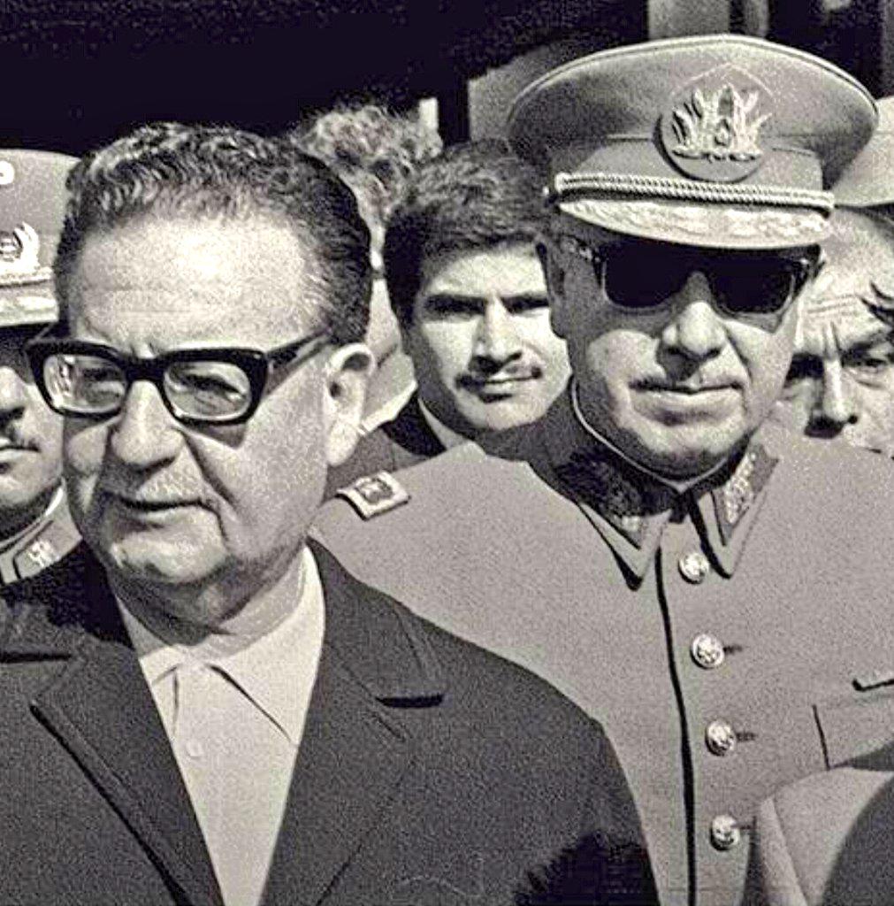 nikolaisoza's tweet image. En un día como hoy, pero en 1973, #Allende dejaba como Cdte. en Jefe del Ejército a #Pin8. #GrandesErrores #Traicion.