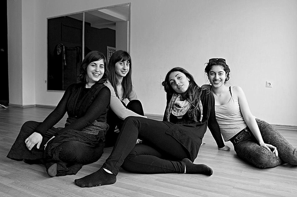 DimopoulouKass's tweet image. Students and profs during rehearsals of &quot;Dido and Aeneas&quot; (Opera Studio @SOYProductions ) So proud of my students!