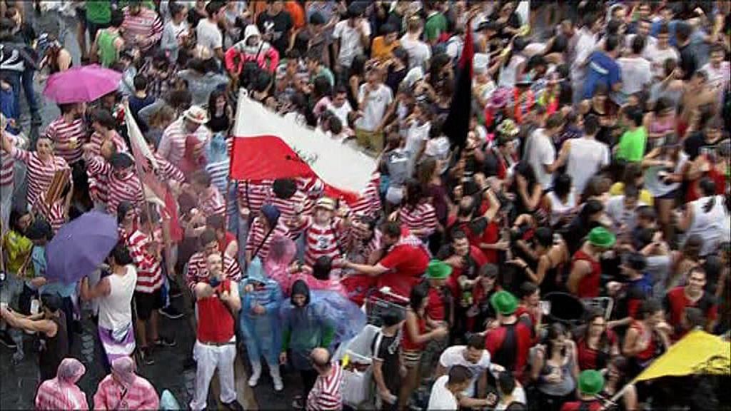 euskaltelebista's tweet photo. ¡Comienza el #txupinazo de #AsteNagusia2015 ! Síguelo en directo: http://t.co/BWjU2thmCn #Bilbao #marijaia http://t.co/hTck8IStfe