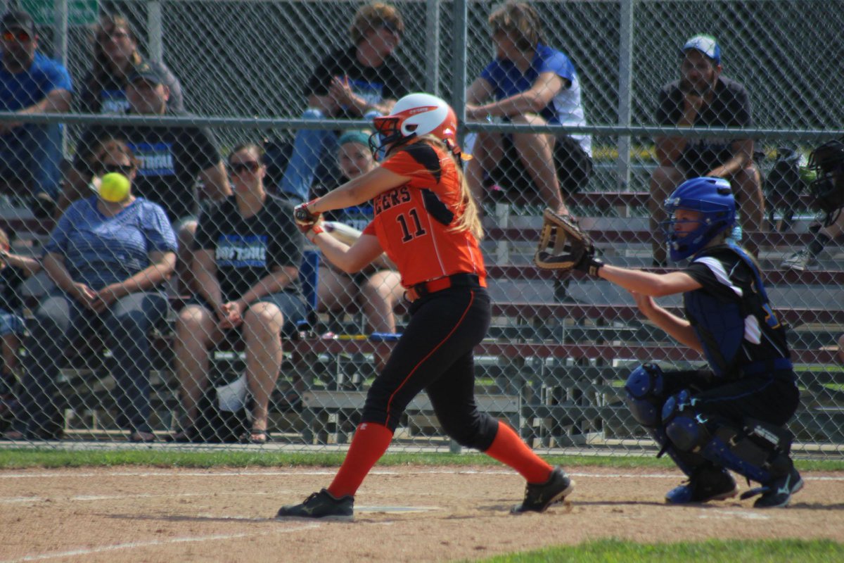 EntPubSports's tweet photo. Erin Schulz's solo homer in the B1 in four pictures. Story coming from the 10-4 Pioneer win over Logan View. http://t.co/suYqMA9PrP