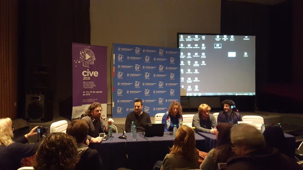 pacorevuelta's tweet photo. Mesa de desarrolladores en #cive2015 http://t.co/Ss2Ccfx8eX
