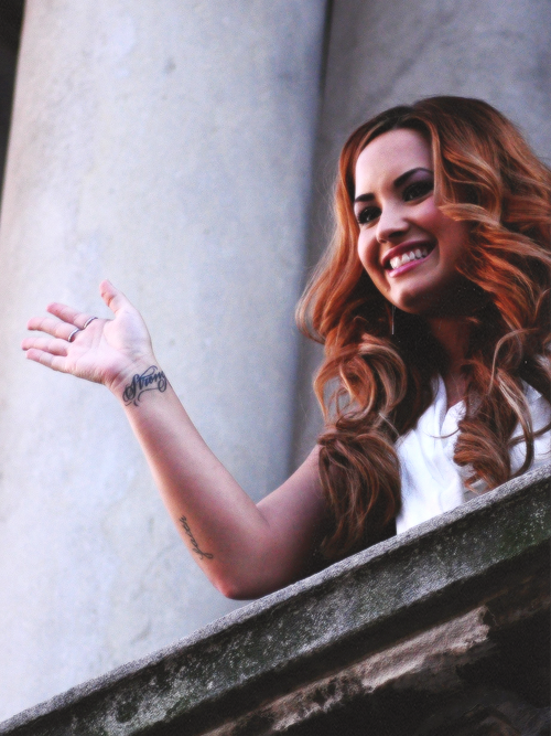 demissexylegs's tweet photo. @demetriasoulx PRINCESS #CoolForTheSummerVMA http://t.co/UXi259xXYi