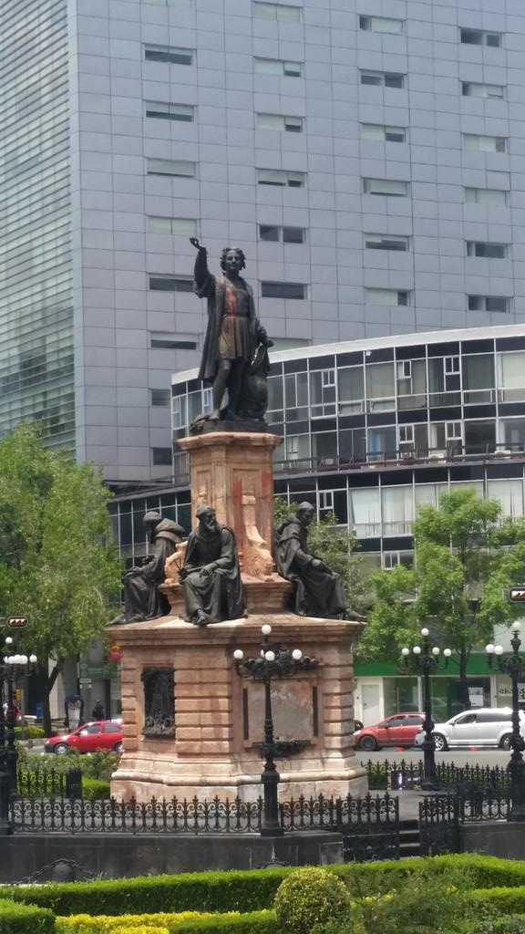 Bryan_uriel1648's tweet photo. @UPhistoria Monumenro a Colón, 1877 http://t.co/HFVRjyNFyk