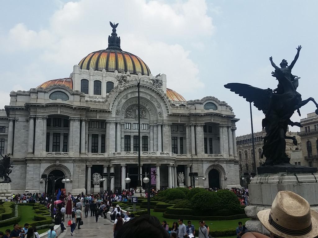Bryan_uriel1648's tweet photo. @UPhistoria 1904 por encargo de Porfirio Diaz, inaugurado en 1934, centenario del inicio de la independencia. http://t.co/Q5PMsbV1Q7