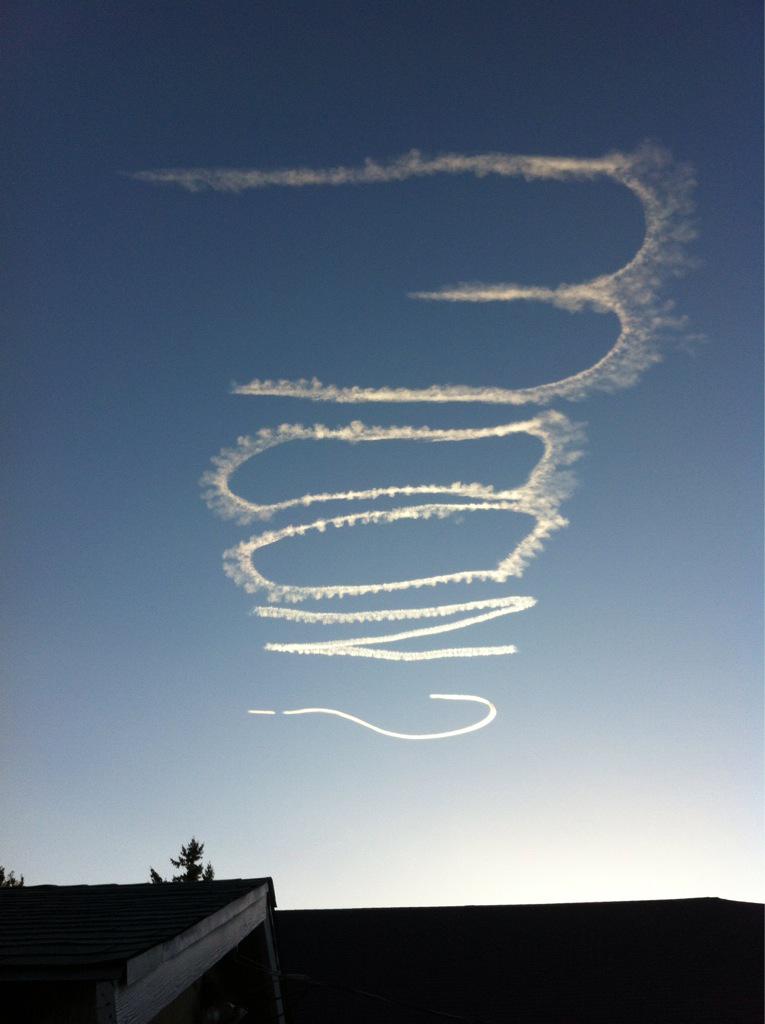 brockmon's tweet photo. Yesterday: ghost writers in the sky. #morecoolmoon? #skywriting #stumped http://t.co/iUZYVTC620