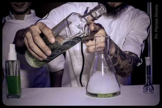 FGallaretto's tweet photo. #Absenta #Green #alcohol #mixologia http://t.co/mNSDACUaC3