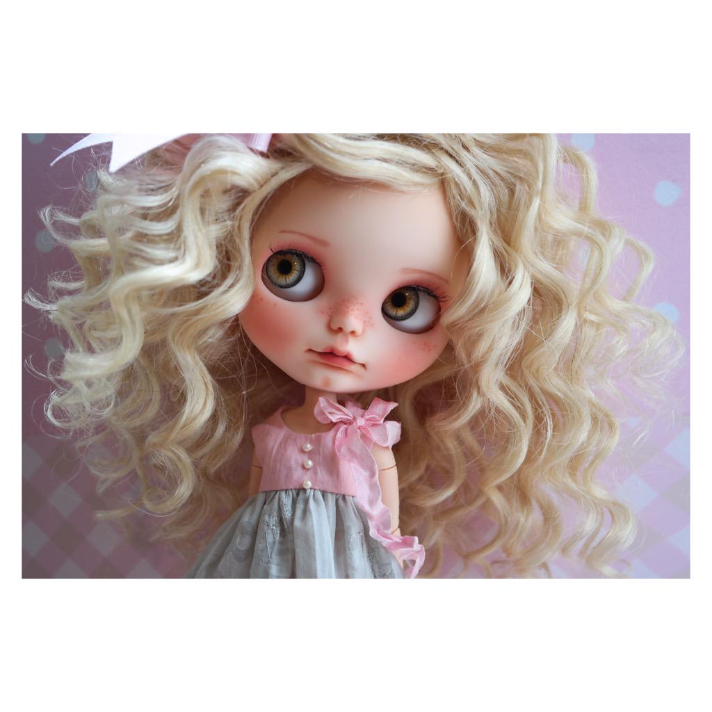 Isabella ha sido adoptada 💗 este lunes la envío hacia Japón 😋 yay!!!

#BlythebyCihui #ArtDoll #Handmade