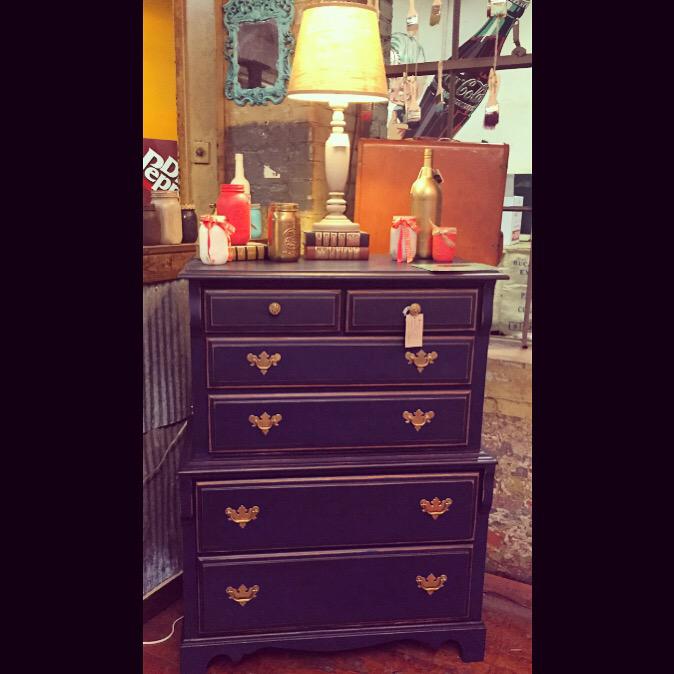 Love some #navy and #gold together #chalkpaint #diy #therusticpaintbrush