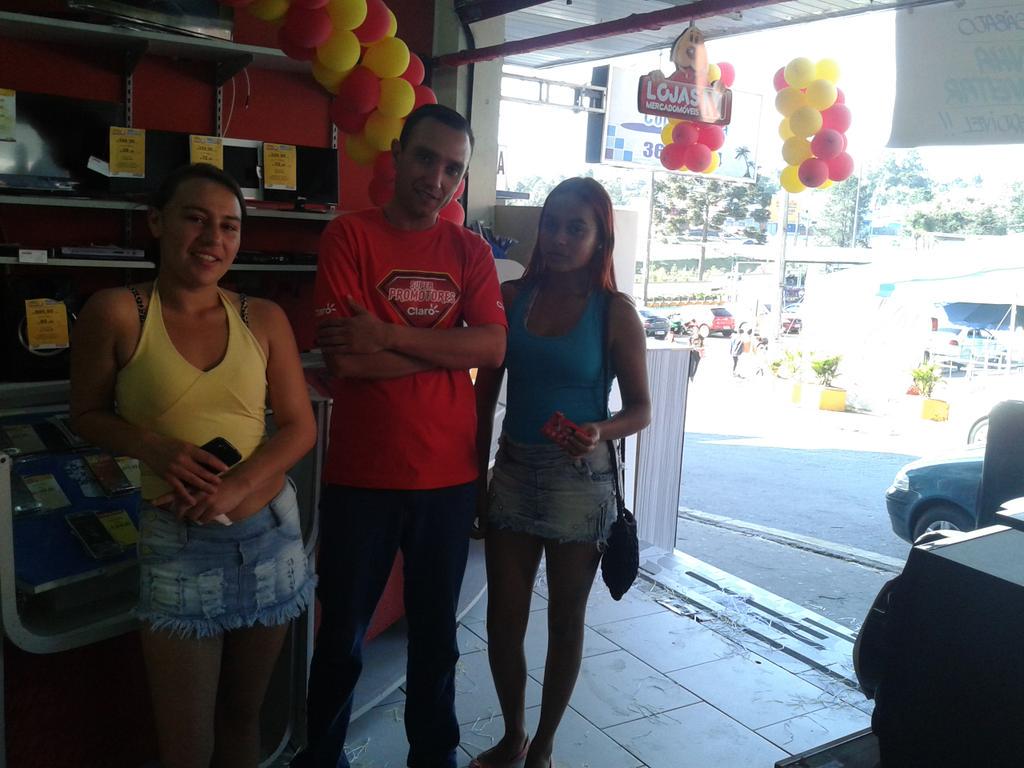 29Fabio's tweet photo. As menina querem whats e face blza chip e recarga!!! http://t.co/U9h8Gtphhp