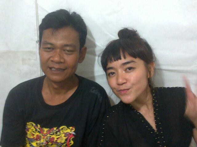 Horeee gw dapet kesempatan  foto bareng Elda vokalis  <a href="/_starsandrabbit/">Stars and Rabbit</a> ,thnx