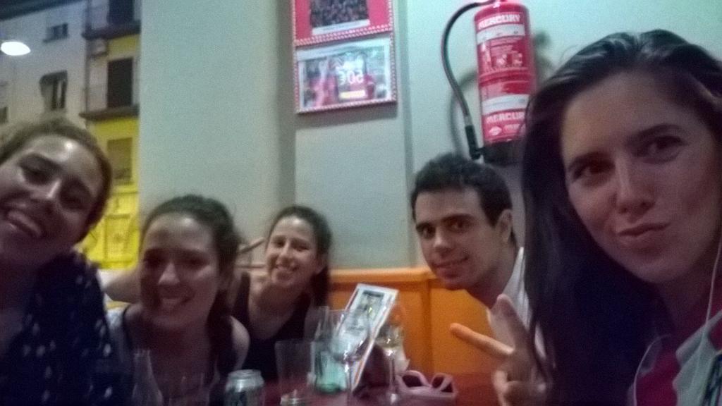 criscue's tweet photo. Viendo el #Atleti en familia!!! :D @JaviCuetoG @PatriCue17 @Elena_Cue http://t.co/LhyrpTOBzS