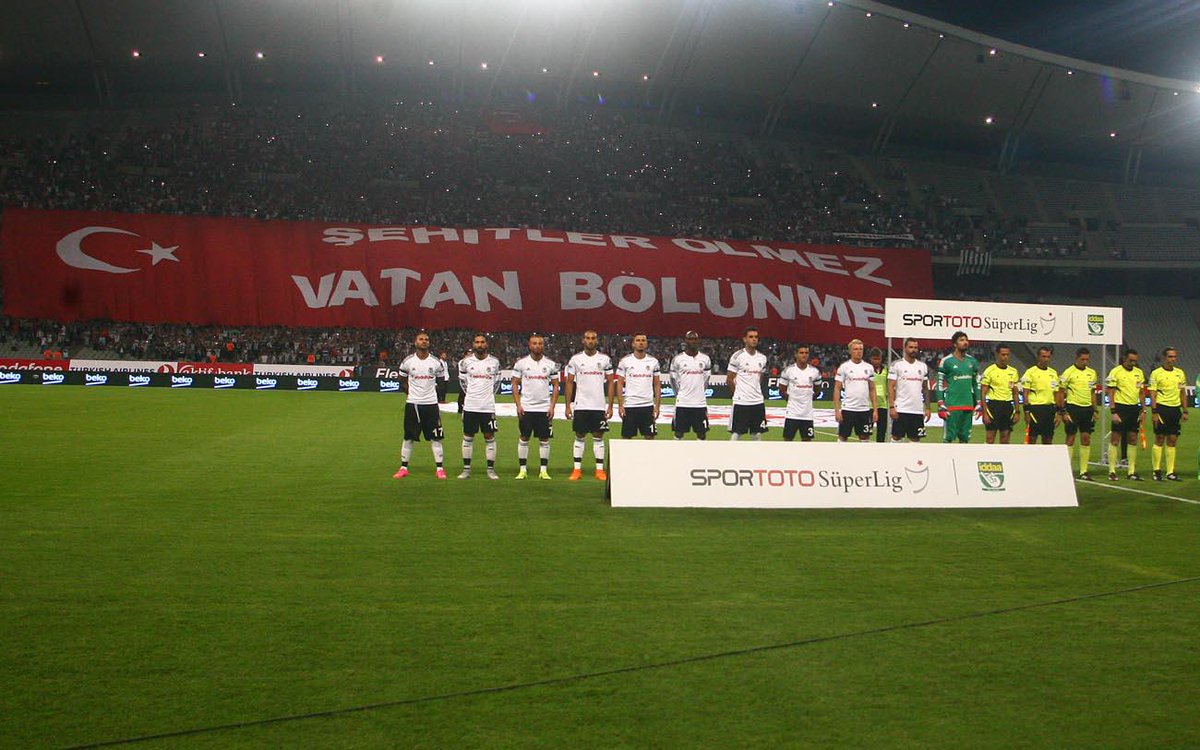 Besiktas's tweet photo. Muhteşem #Beşiktaş tribünleri... http://t.co/Erv0mqES5v
