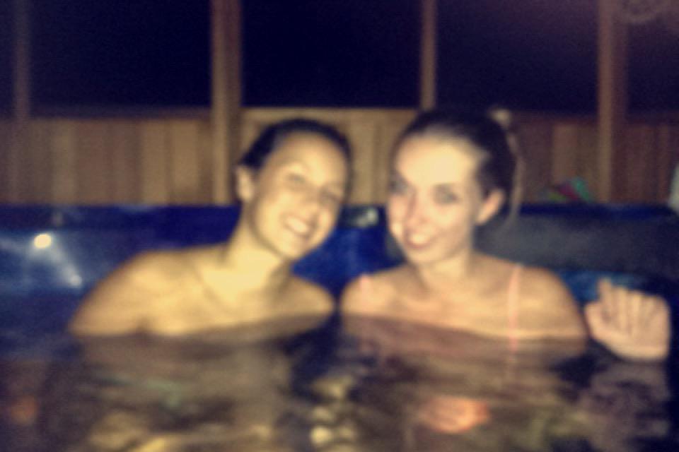 Aliciiia78's tweet photo. comme ma grande soeur. 💕👯 #cousine#paris#family#depuisleberceau. ❤️ http://t.co/PnKhCTq9LE