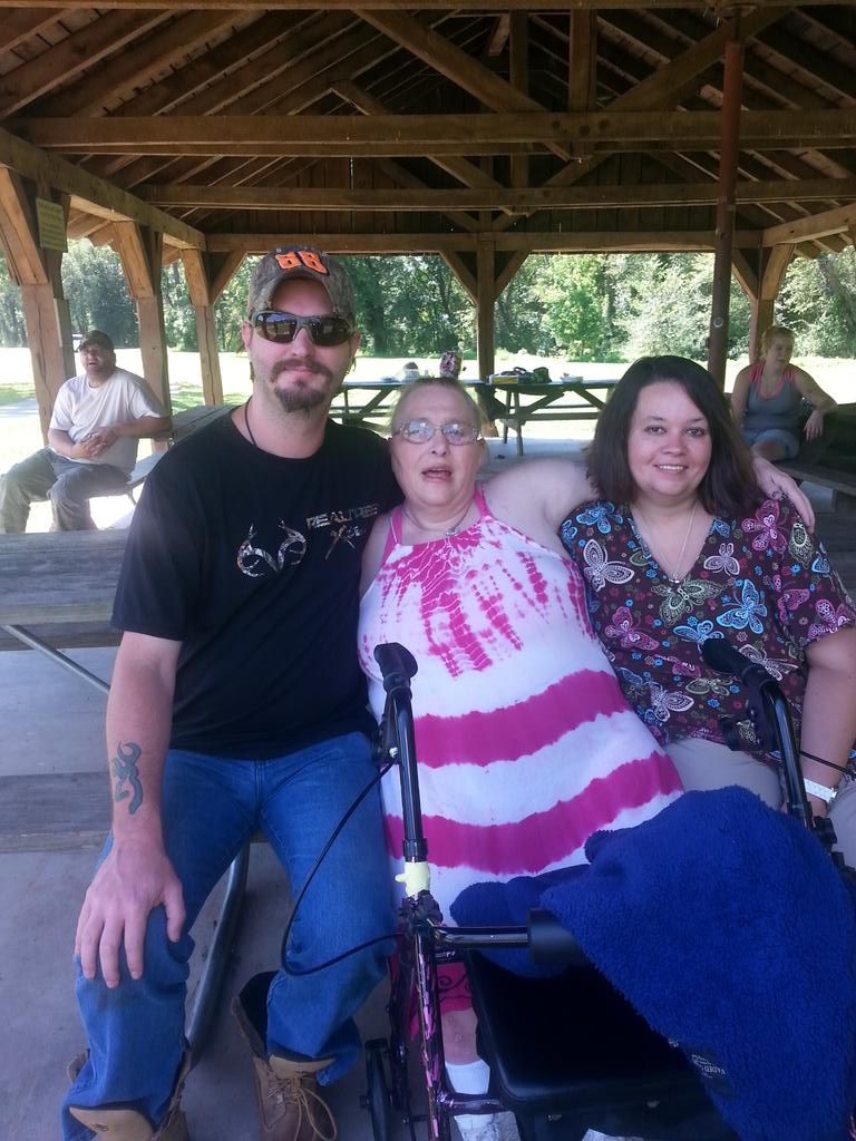 RickyFriendJR's tweet image. Had a wonderful day at my aunts birthday got to meet my days oldest sister for the first time ever.that was awesome