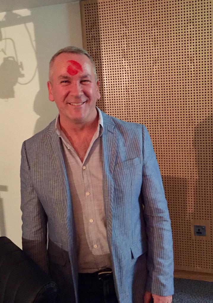 SuzanneMcLellan's tweet photo. Cheers for @DonaldMcLellan's #PieEyed smackeroonies @pauljcorrigan πππ½@AssemblyFest tonight! #RatnRoll http://t.co/H7xvF4c1PX