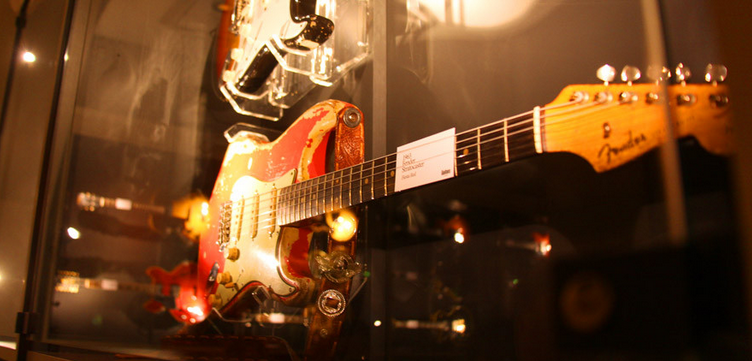 andrechaos's tweet photo. O Museu de Guitarras no interior da Suécia! http://t.co/0bhnxCryY2 #ttot #Umea2014 http://t.co/LCqTGk6Lg9