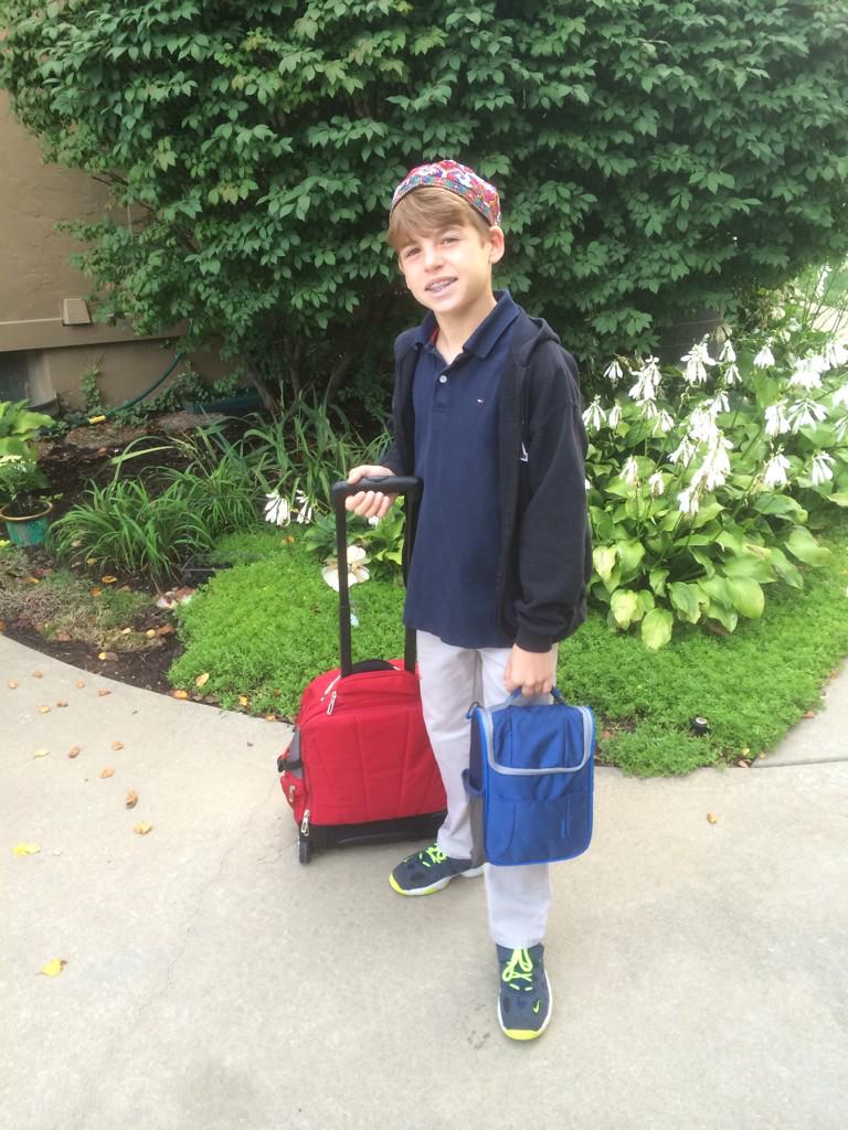 jgersonod's tweet photo. First days of school: high school, middle school &amp; kindergarten. http://t.co/WwapPgcSNg