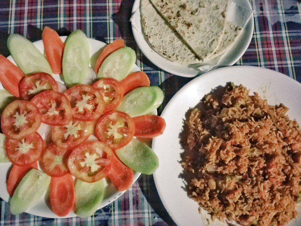 Cena en #Varanasi Veg #Biryani, green salad and garlic #Naan #IndianCuisine #IndianGastronomy #IndianFood #India