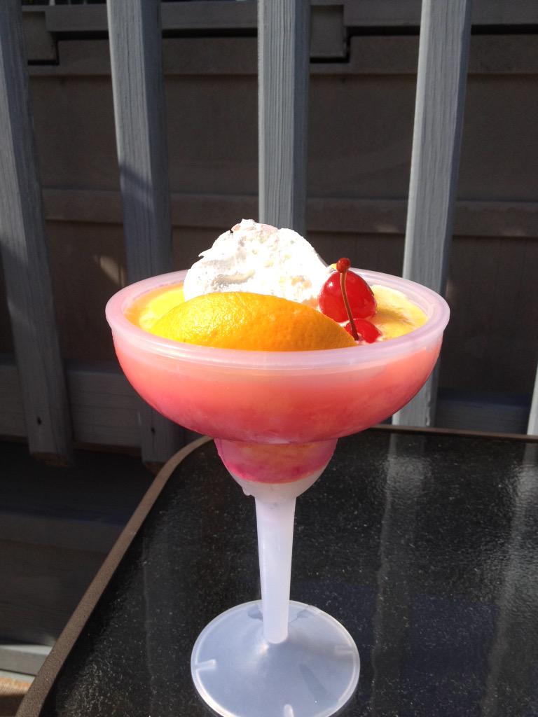 sunsethill65's tweet image. Sometimes I forget how to relax #drink#noworktoday